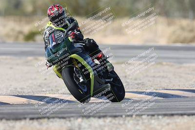 media/Dec-01-2025-Moto Forza (Mon) [[2daa91e15f]]/3-Beginner Group/Session 3 (Turn 3)/